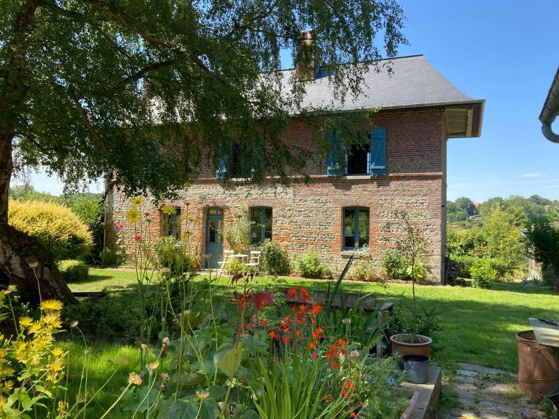 Flo Conciergerie vous dit comment optimiser ses revenus locatifs sur la Côte d'Albâtre en 2025